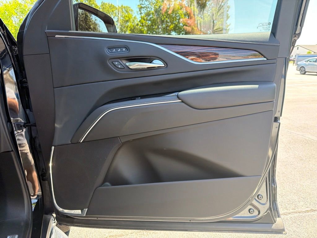 Used 2022 Cadillac Escalade Premium Luxury AWD/4WD image 28