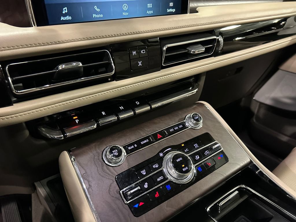 Certified 2023 Lincoln Aviator Reserve w/ Equipment Group 201A AWD/4WD image 17