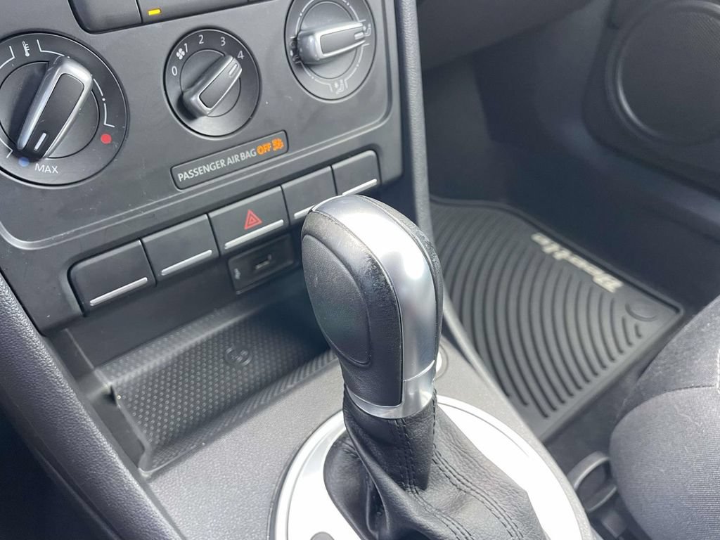 Used 2018 Volkswagen Beetle 2.0T S FWD image 30