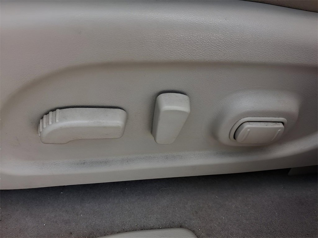 Used 2013 Nissan Pathfinder SL w/ Cargo Pkg image 18