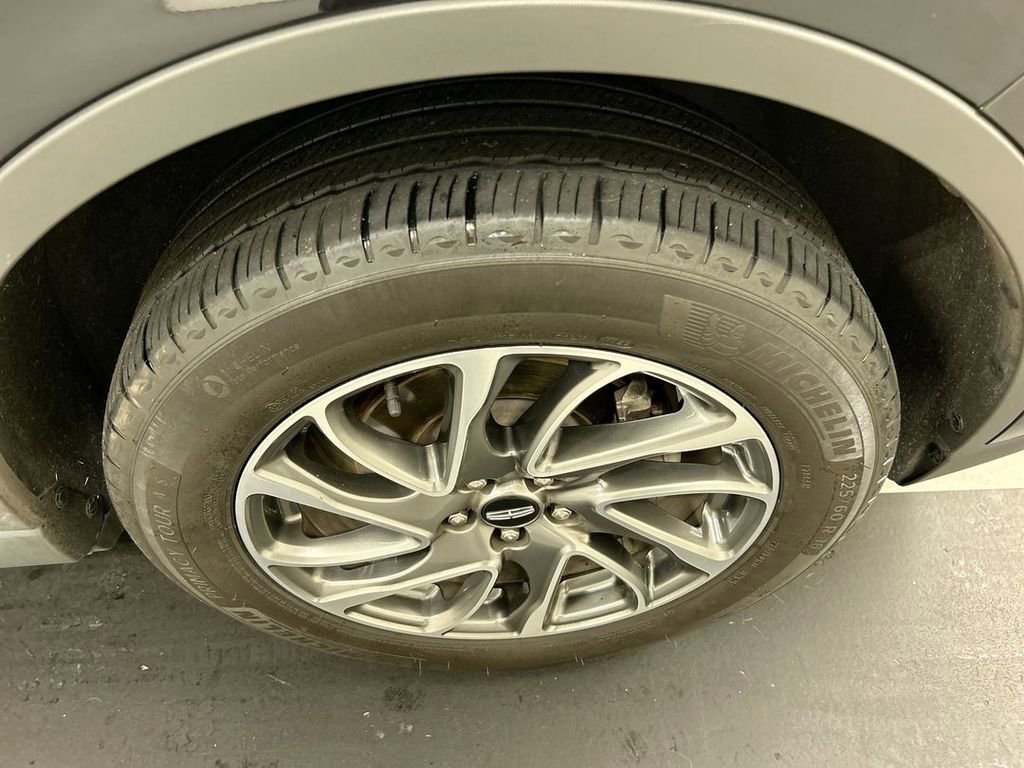 Used 2022 Lincoln Corsair AWD w/ Equipment Group 101A image 8