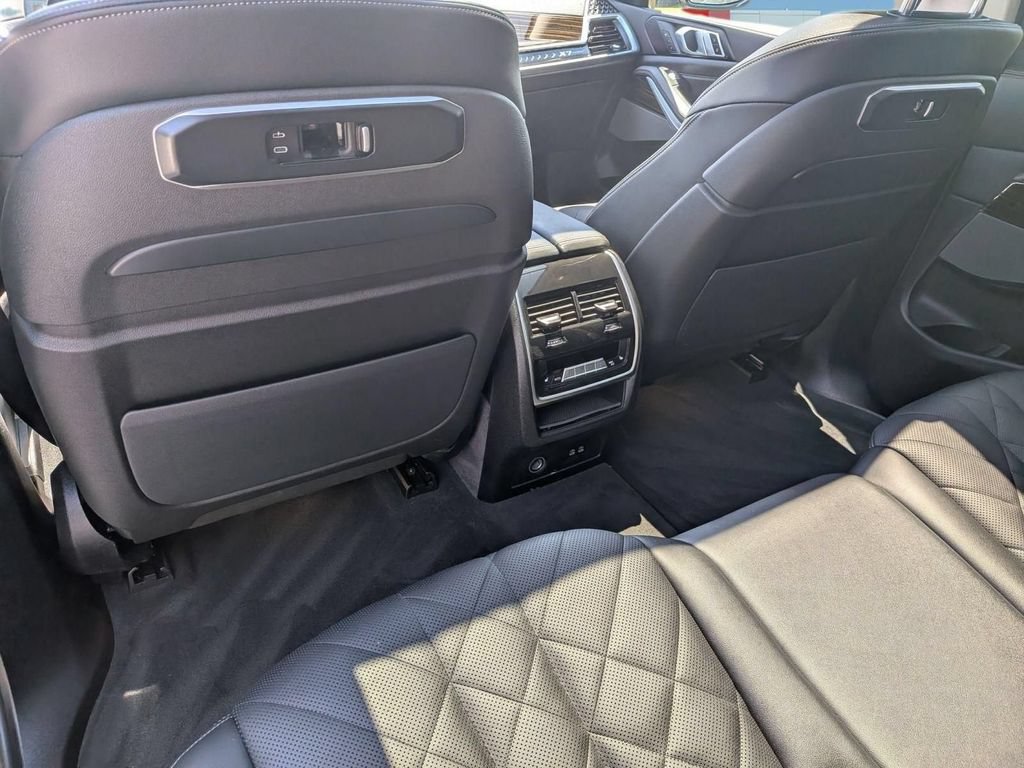 Used 2025 BMW X7 xDrive40i w/ Premium Package AWD/4WD image 22