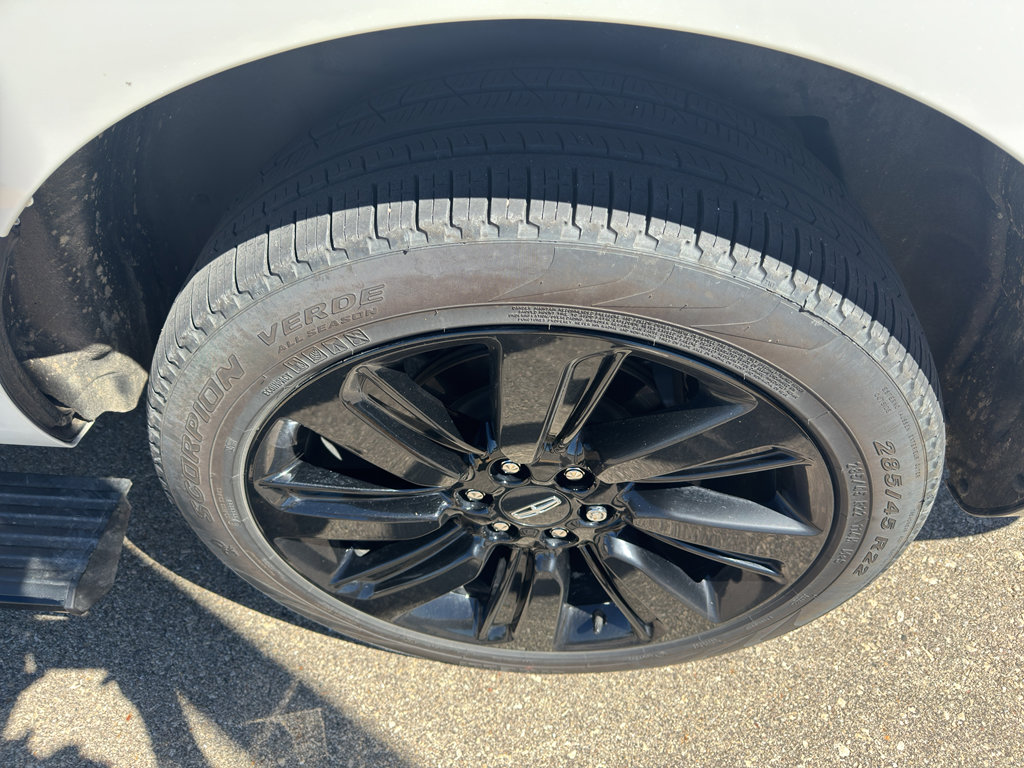 Used 2024 Lincoln Navigator L Reserve AWD/4WD image 3