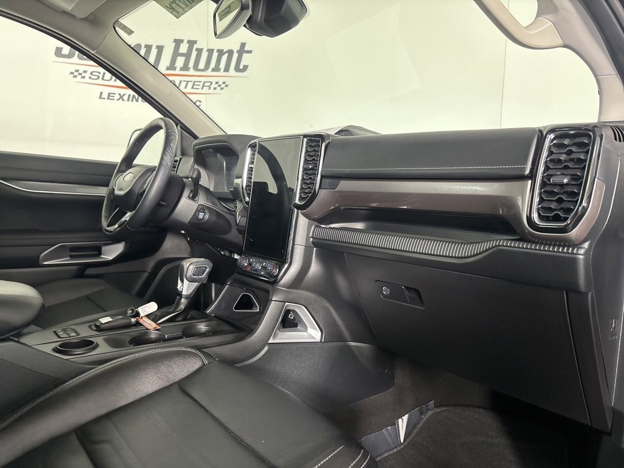 Used 2024 Ford Ranger Lariat w/ Trailer Tow Package RWD image 30