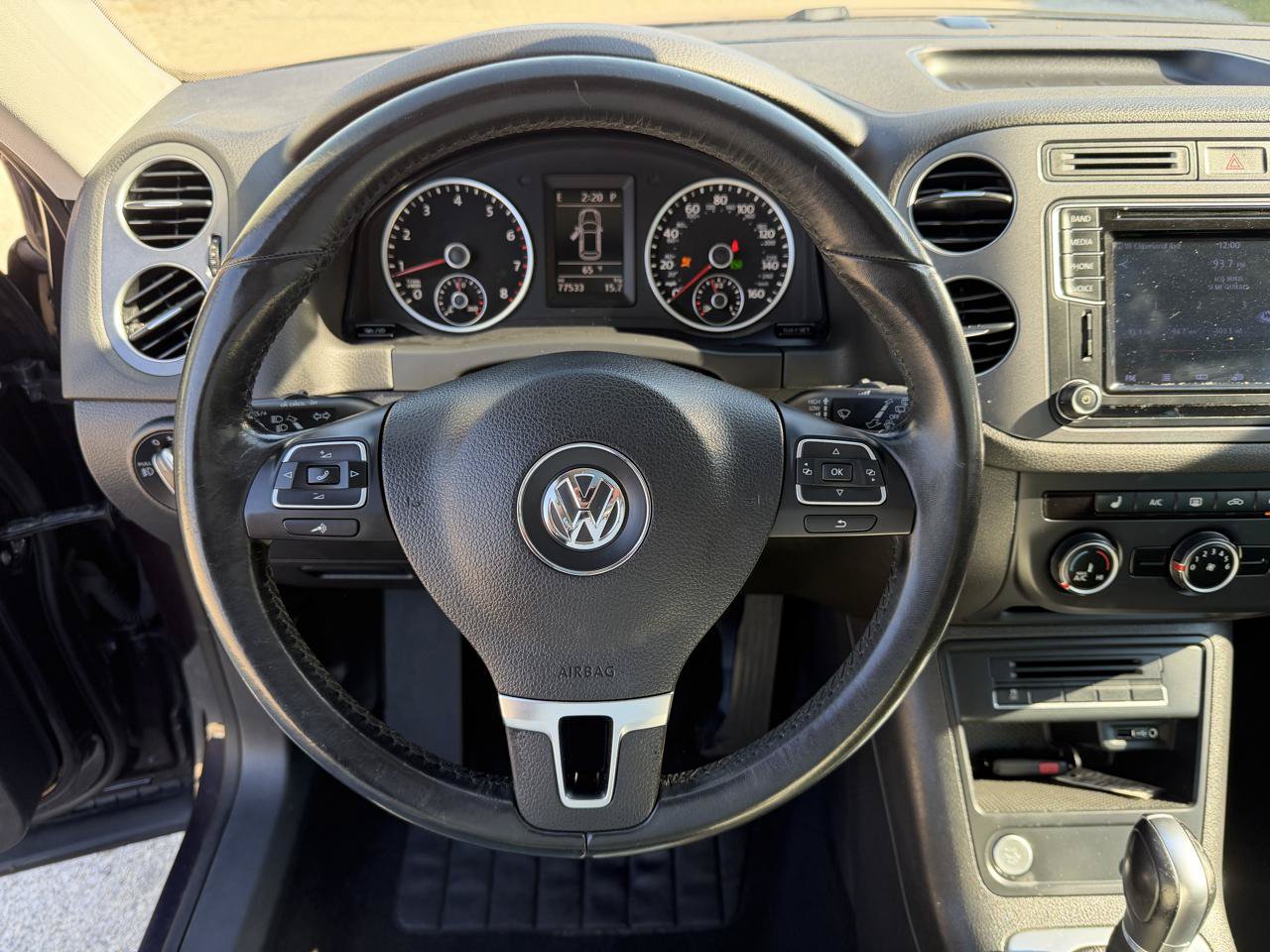 Used 2016 Volkswagen Tiguan SE AWD/4WD image 16