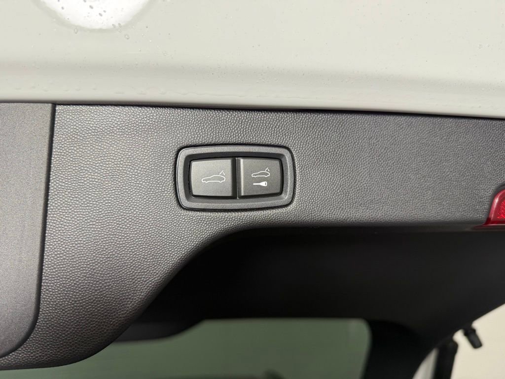 New 2025 Porsche Macan 4 Electric image 17