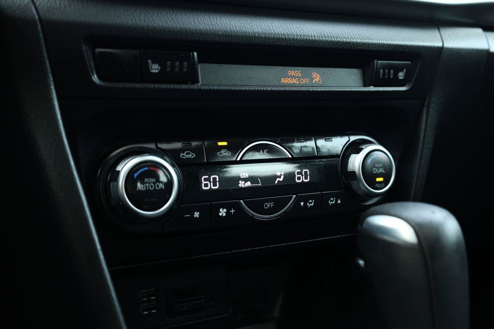 Used 2018 MAZDA MAZDA3 Touring FWD image 29