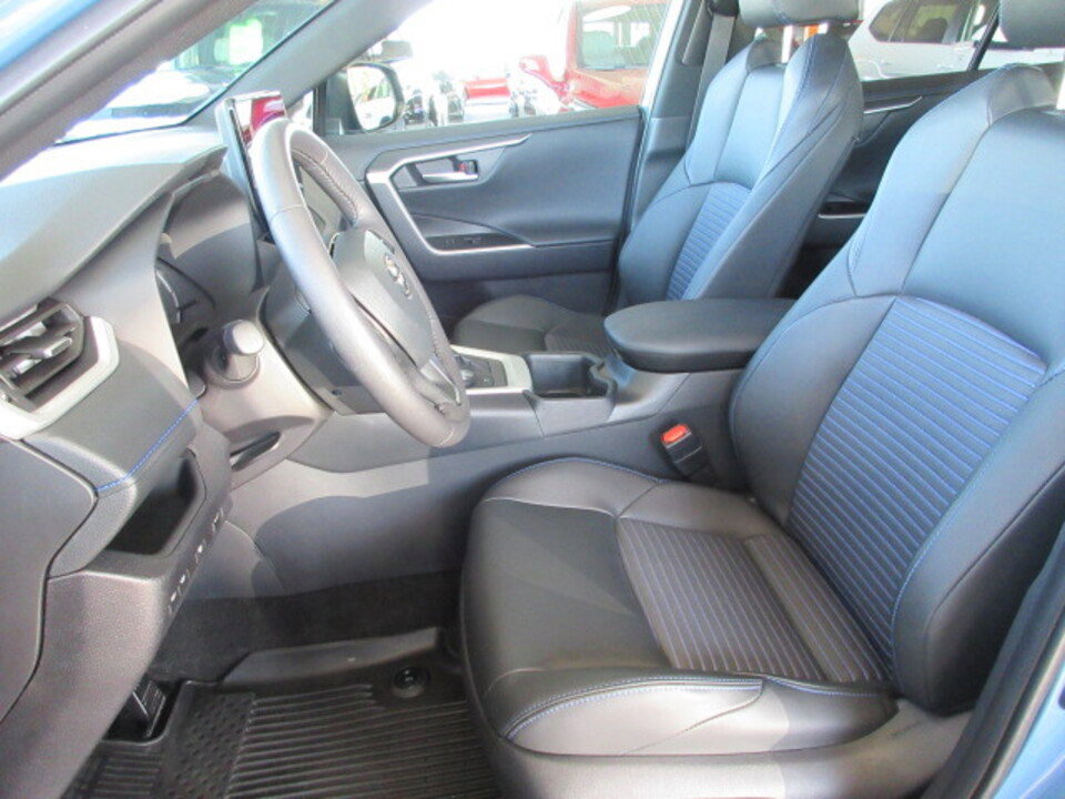 Used 2025 Toyota RAV4 XSE image 9
