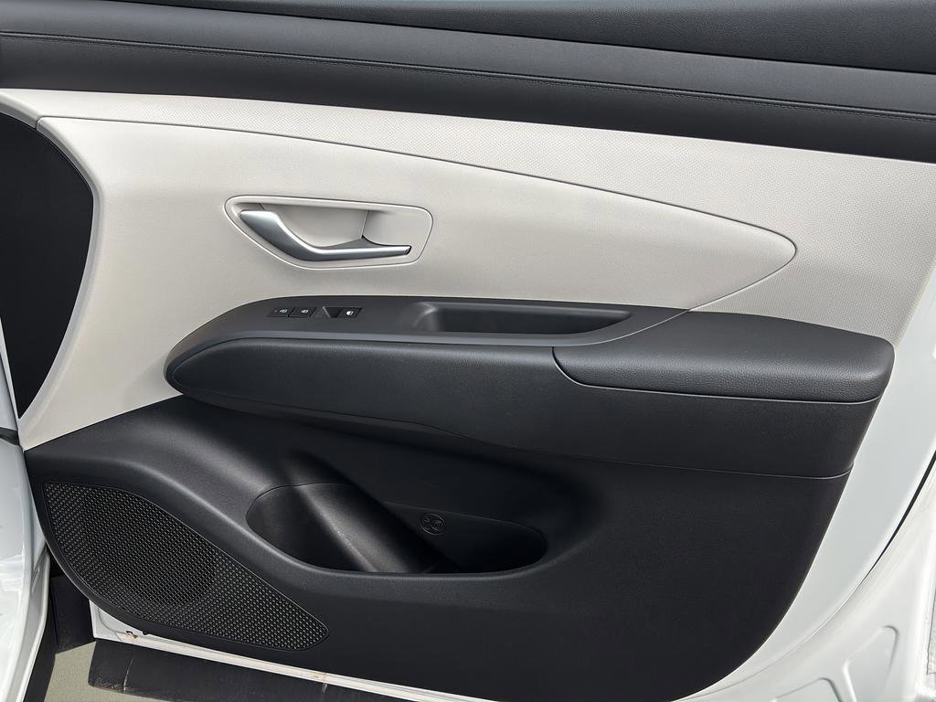 Certified 2025 Hyundai Tucson SE image 37
