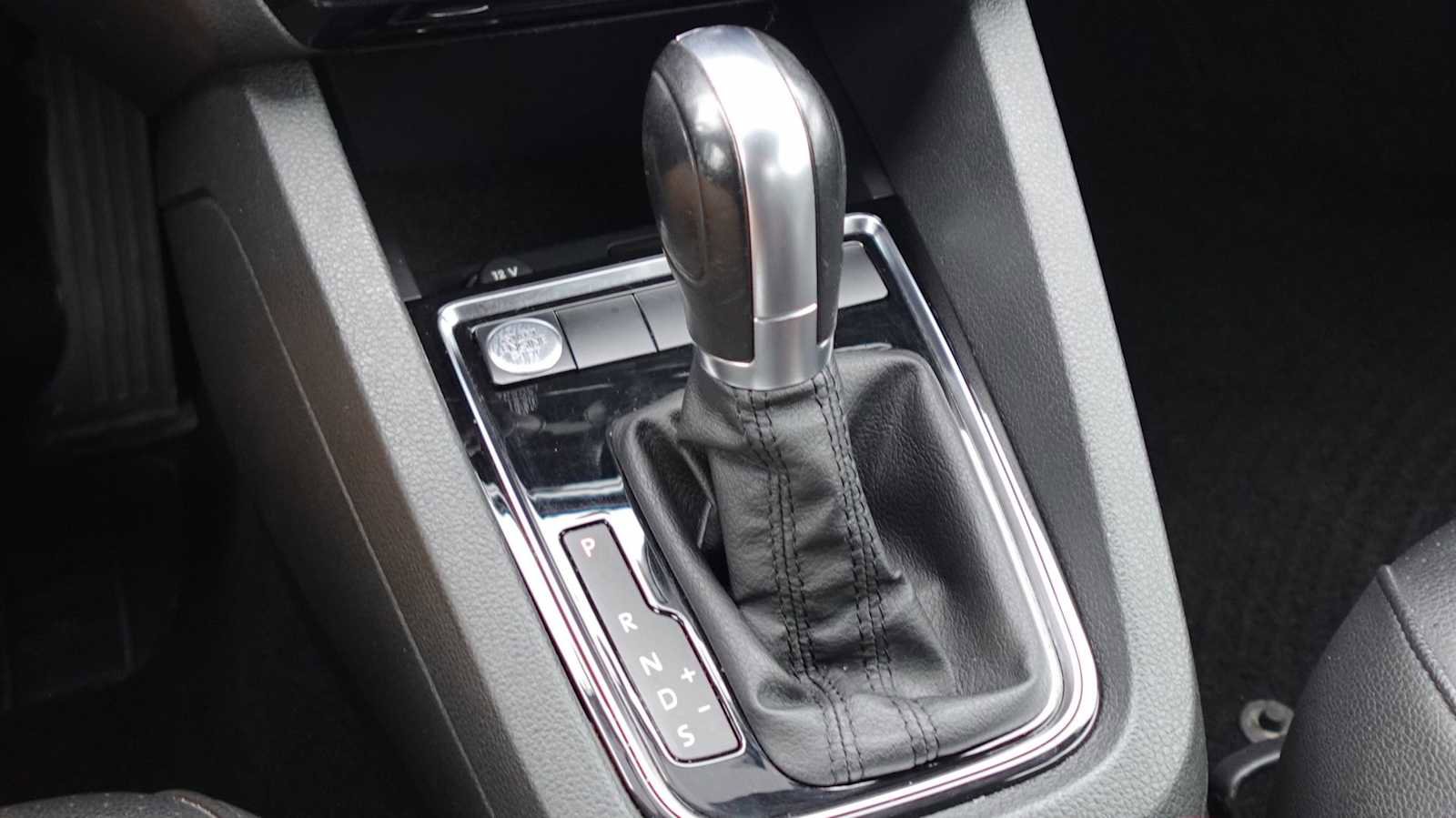 Used 2018 Volkswagen Jetta Sport image 32