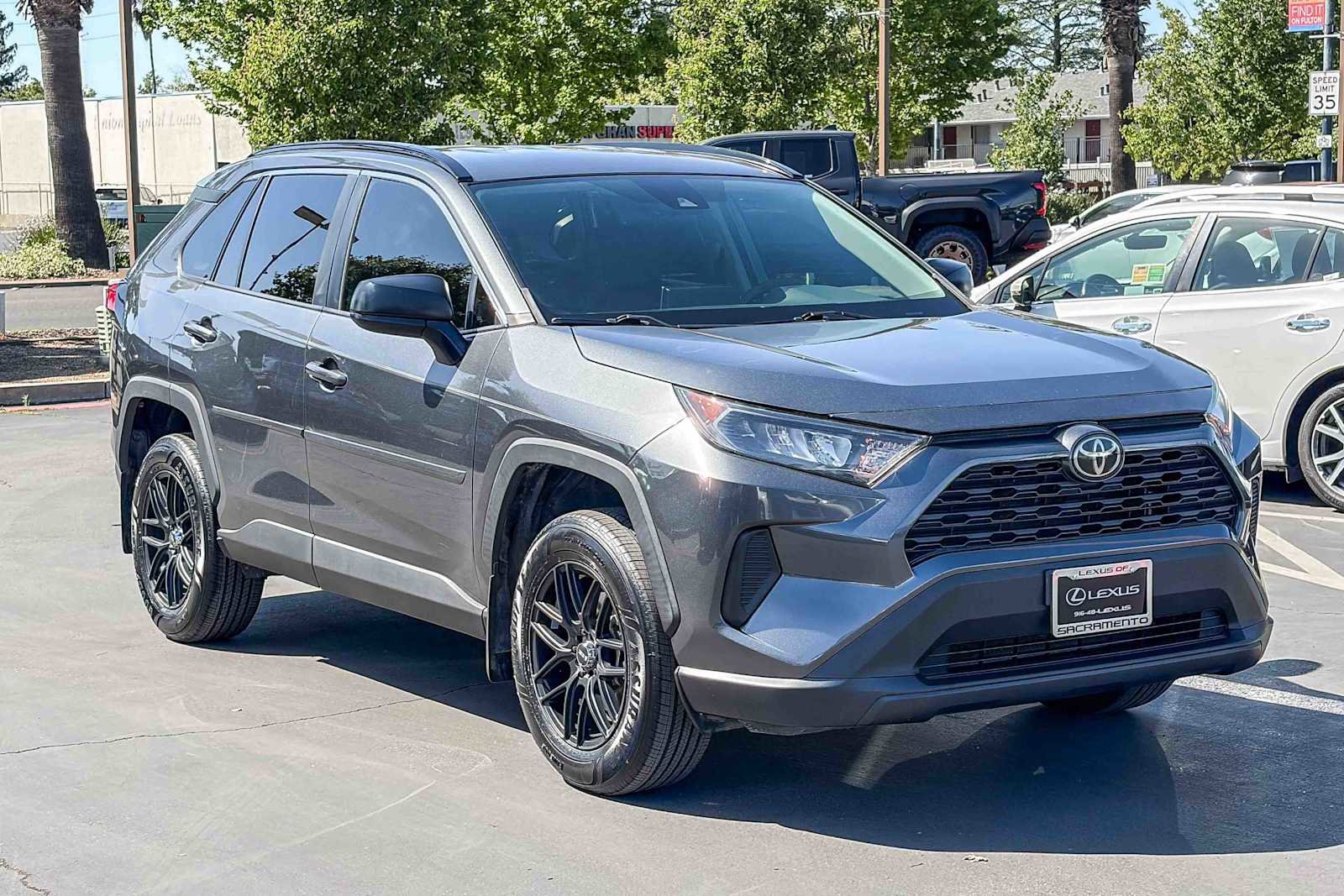 Used 2019 Toyota RAV4 LE image 5