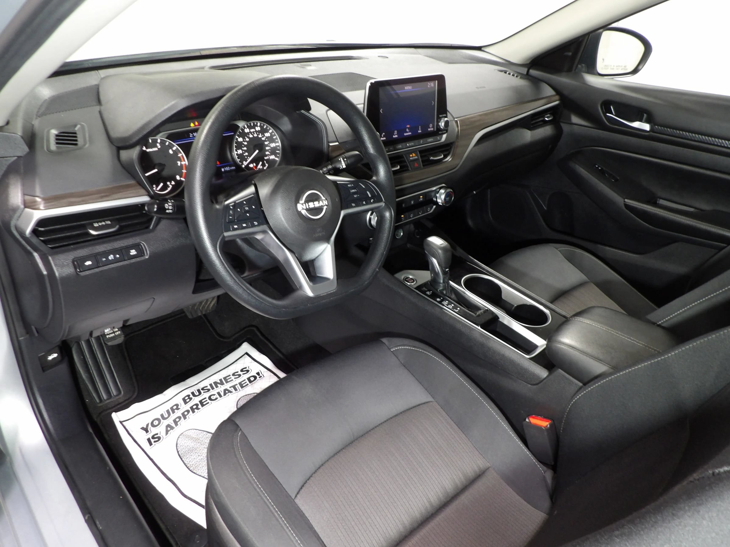 Used 2024 Nissan Altima 2.5 SV FWD image 11