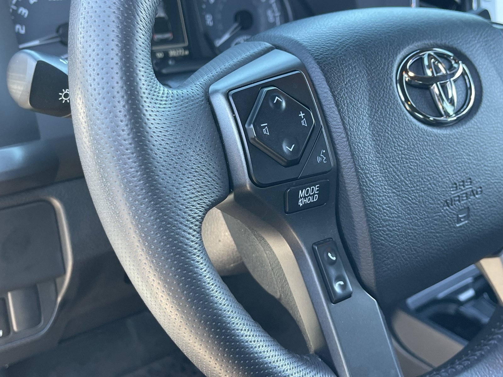 Used 2023 Toyota Tacoma TRD Off-Road w/ Technology Package AWD/4WD image 25