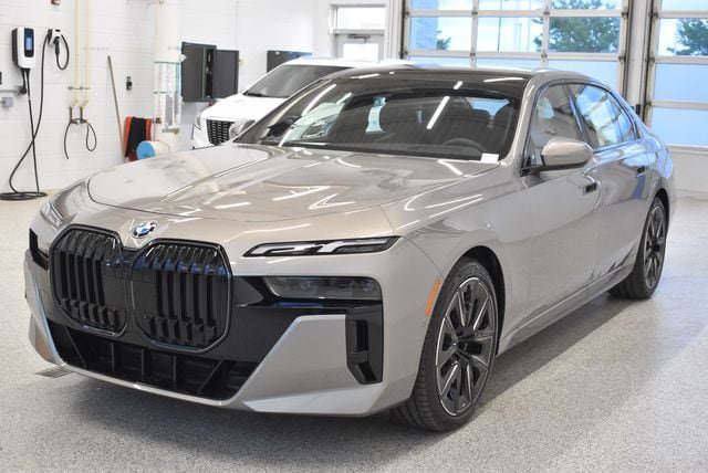 New 2026 BMW 740i xDrive w/ Premium Package AWD/4WD image 12