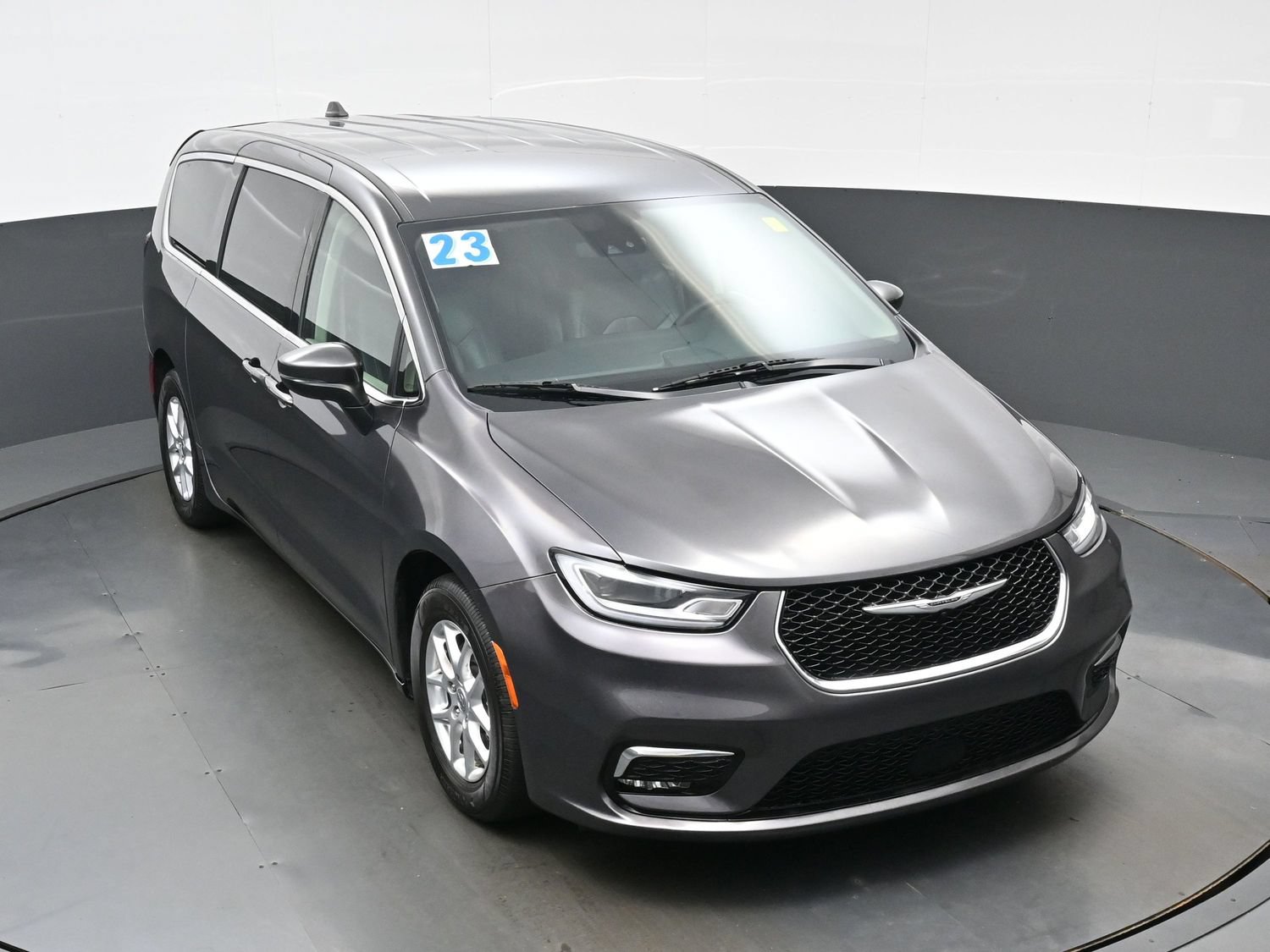 Used 2023 Chrysler Pacifica Touring-L FWD image 43