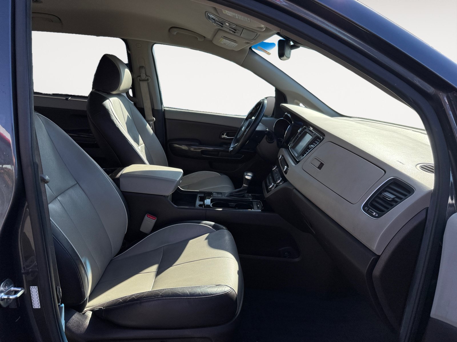 Used 2017 Kia Sedona SX Limited FWD image 19