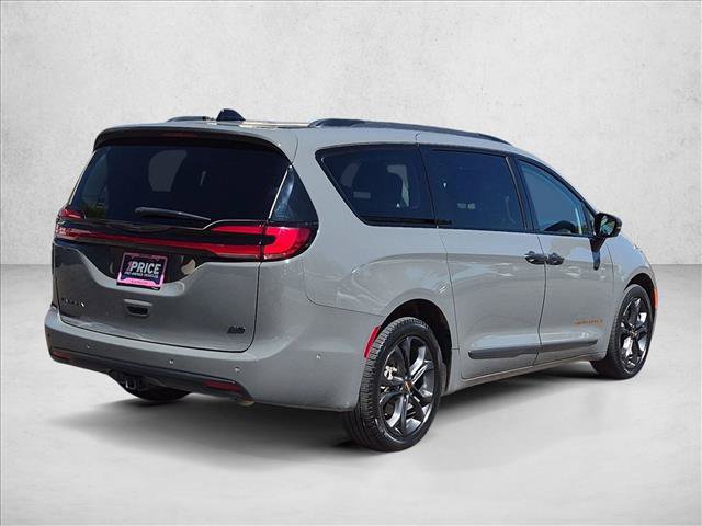 Used 2023 Chrysler Pacifica Touring-L w/ Road Tripper Package AWD/4WD image 5