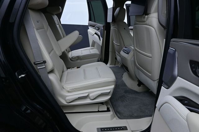 Used 2022 Cadillac Escalade Premium Luxury Platinum AWD/4WD image 17