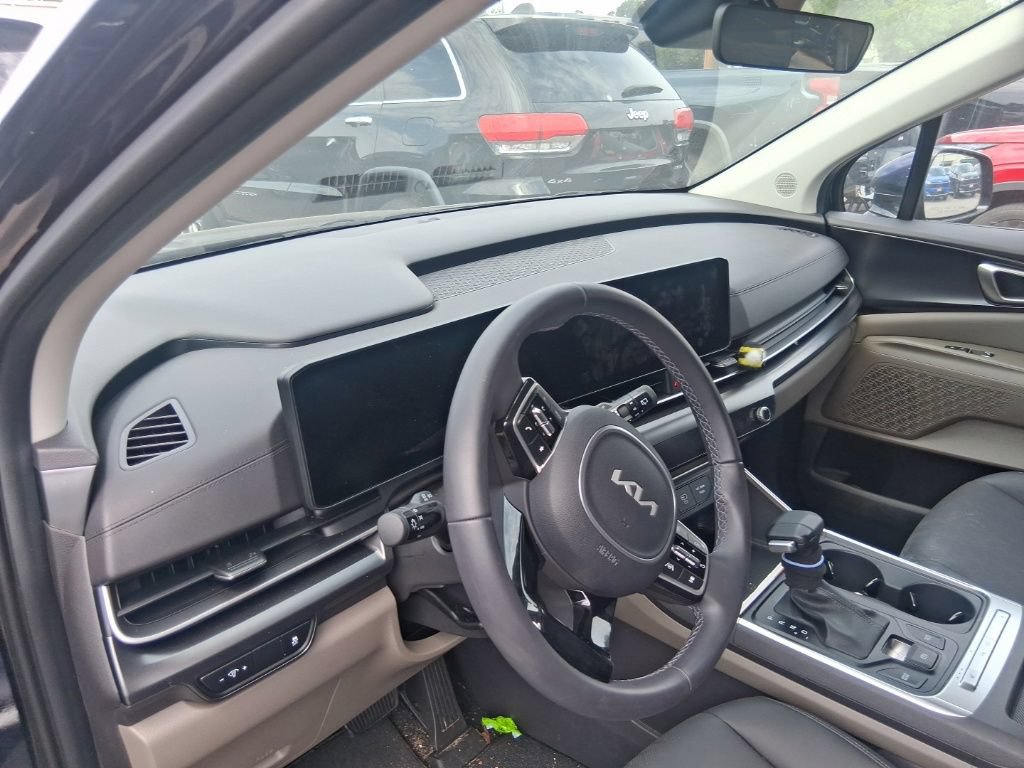 Certified 2026 Kia Carnival FWD image 12