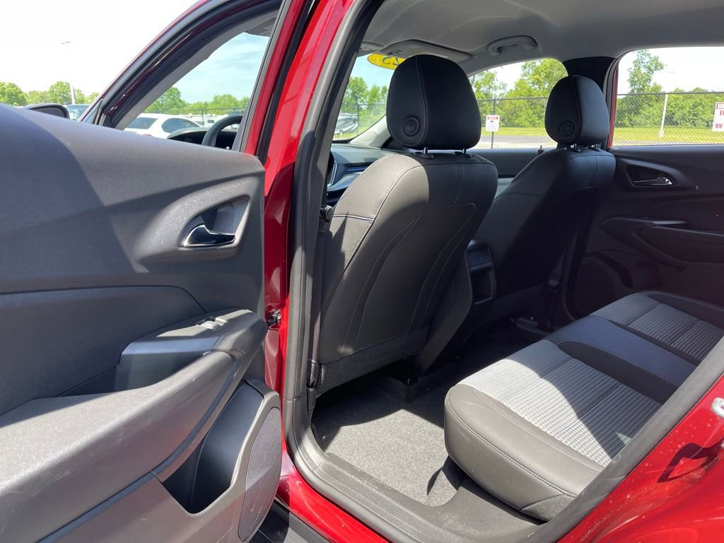 Used 2025 Chevrolet Trax LT FWD image 33