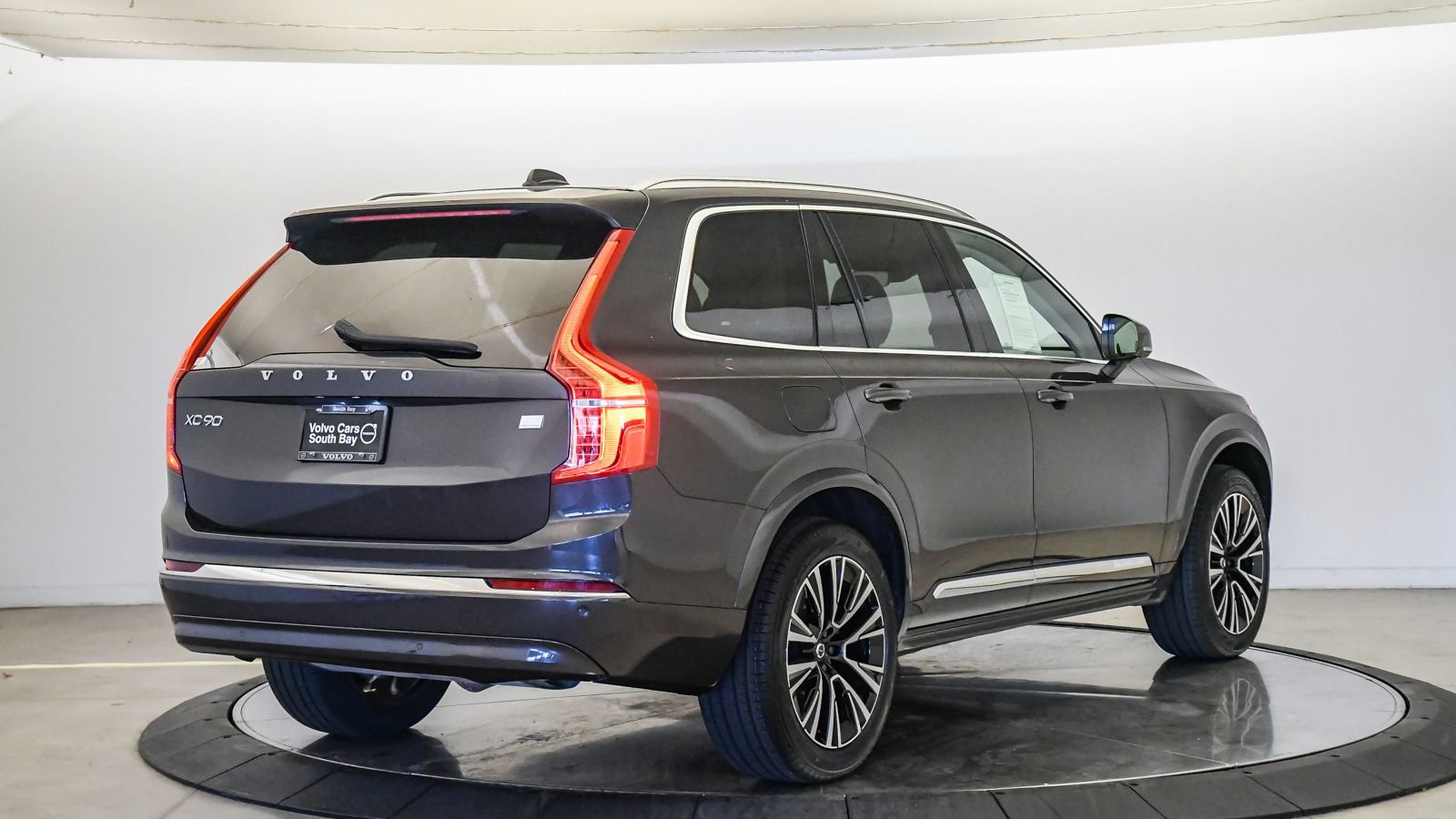 Certified 2024 Volvo XC90 T8 Core AWD/4WD image 5
