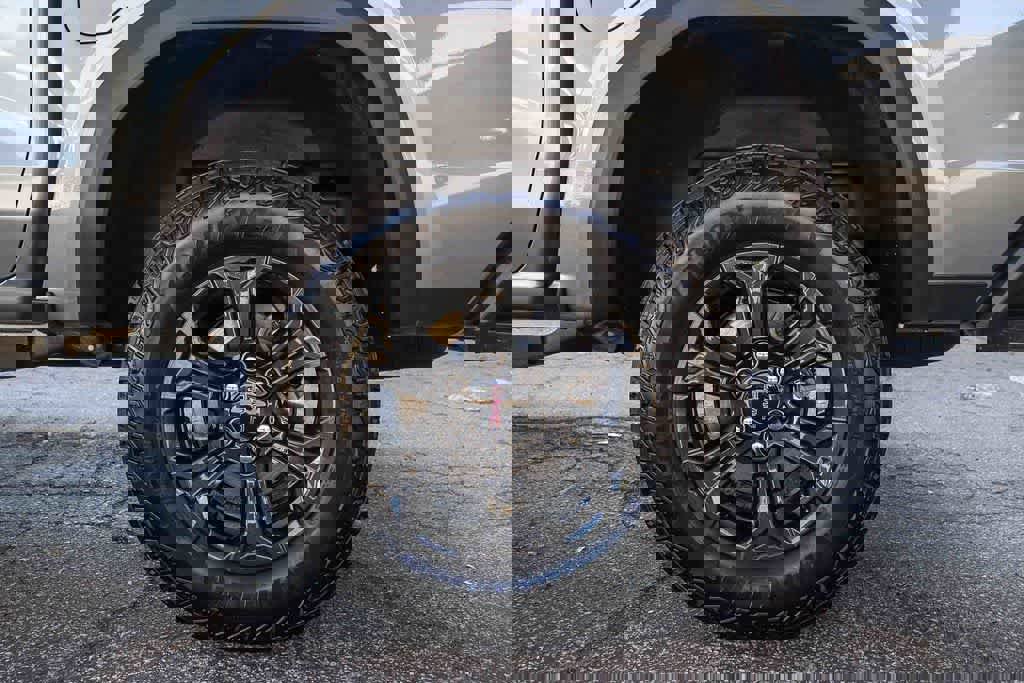 Used 2025 GMC Canyon Elevation w/ Convenience Package image 10