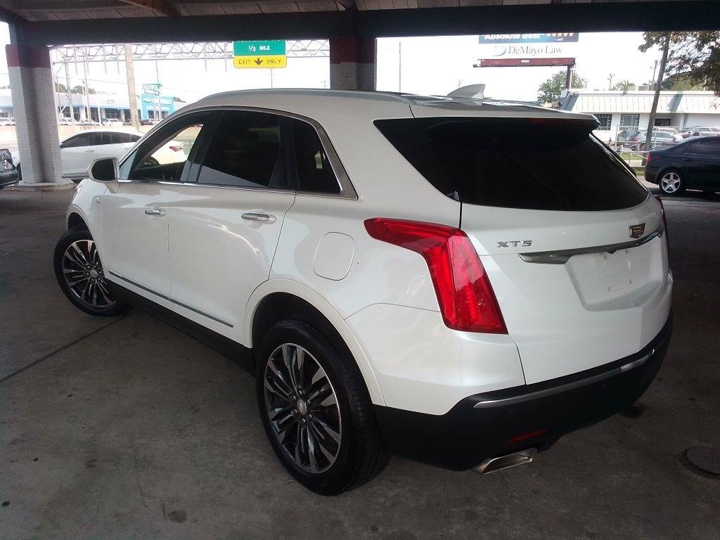 Used 2017 Cadillac XT5 Premium Luxury FWD image 4