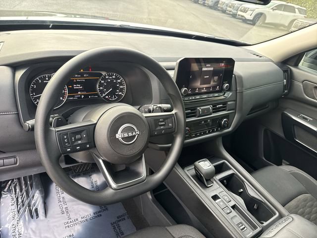Used 2024 Nissan Pathfinder S image 16