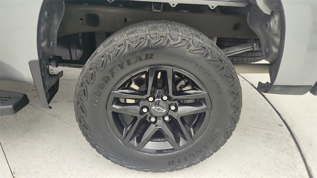 Used 2024 Chevrolet Silverado 1500 Custom Trail Boss w/ LPO, Dark Essentials Package image 28