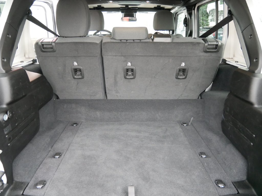 Used 2024 Jeep Wrangler Unlimited Sahara AWD/4WD image 11