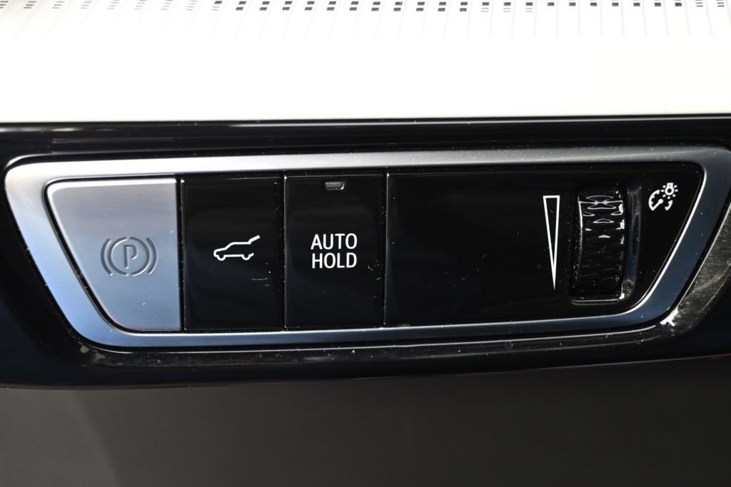 Certified 2025 Cadillac Optiq Luxury 2 w/ LPO, Floor Liner Package AWD/4WD image 24