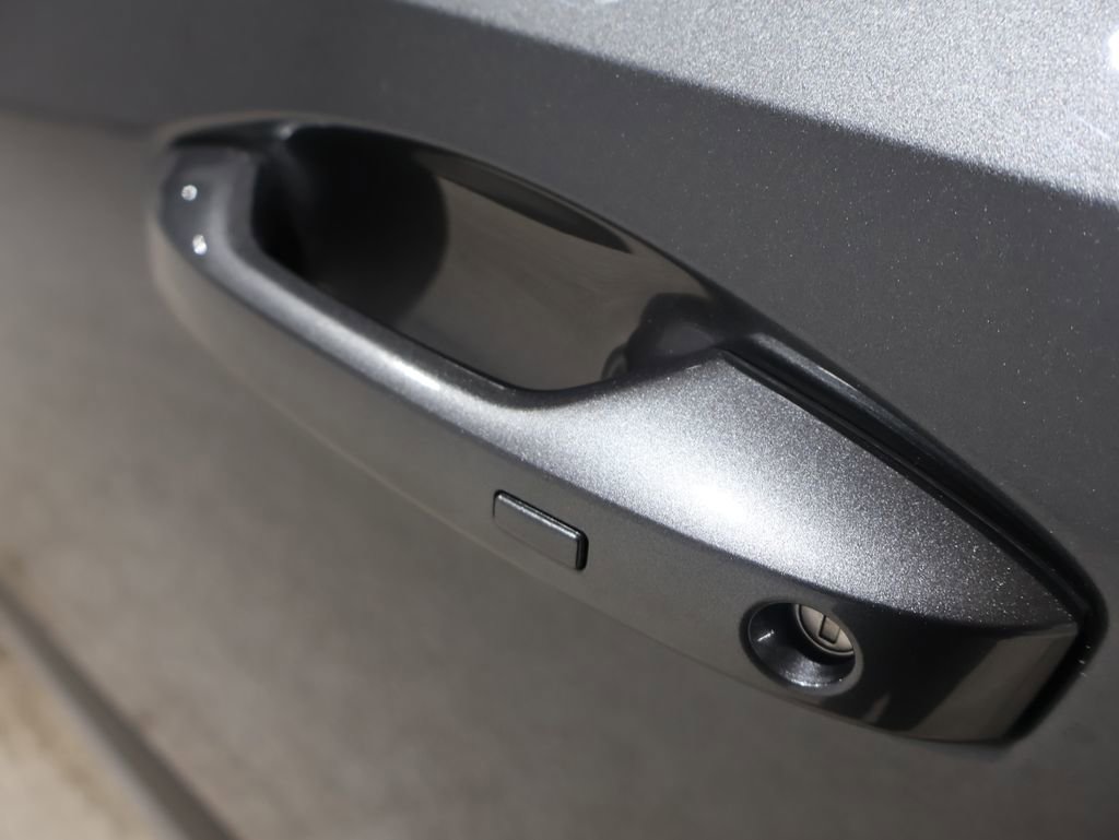 Used 2025 Nissan Kicks SR image 9