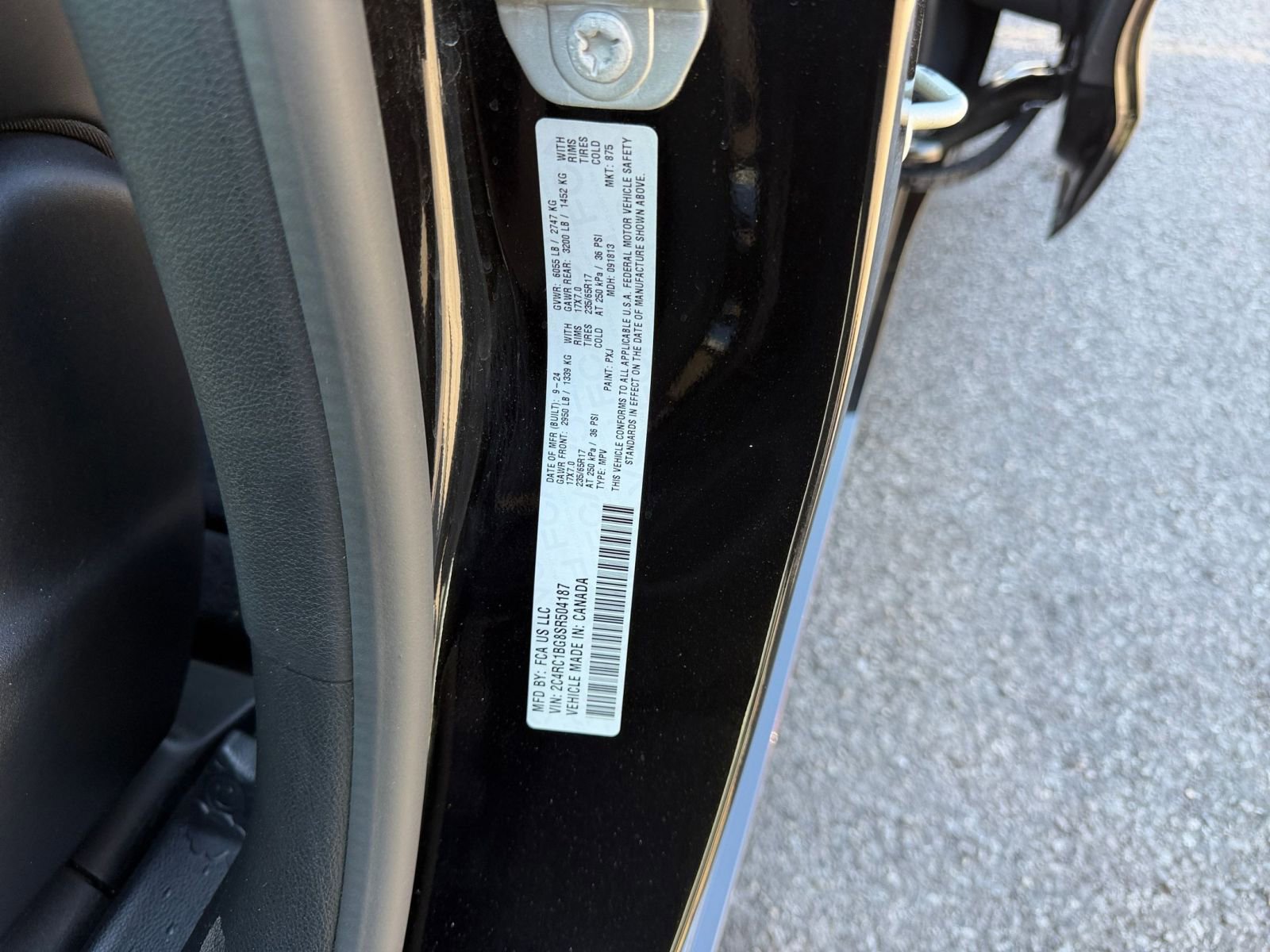 Used 2025 Chrysler Pacifica Select image 30