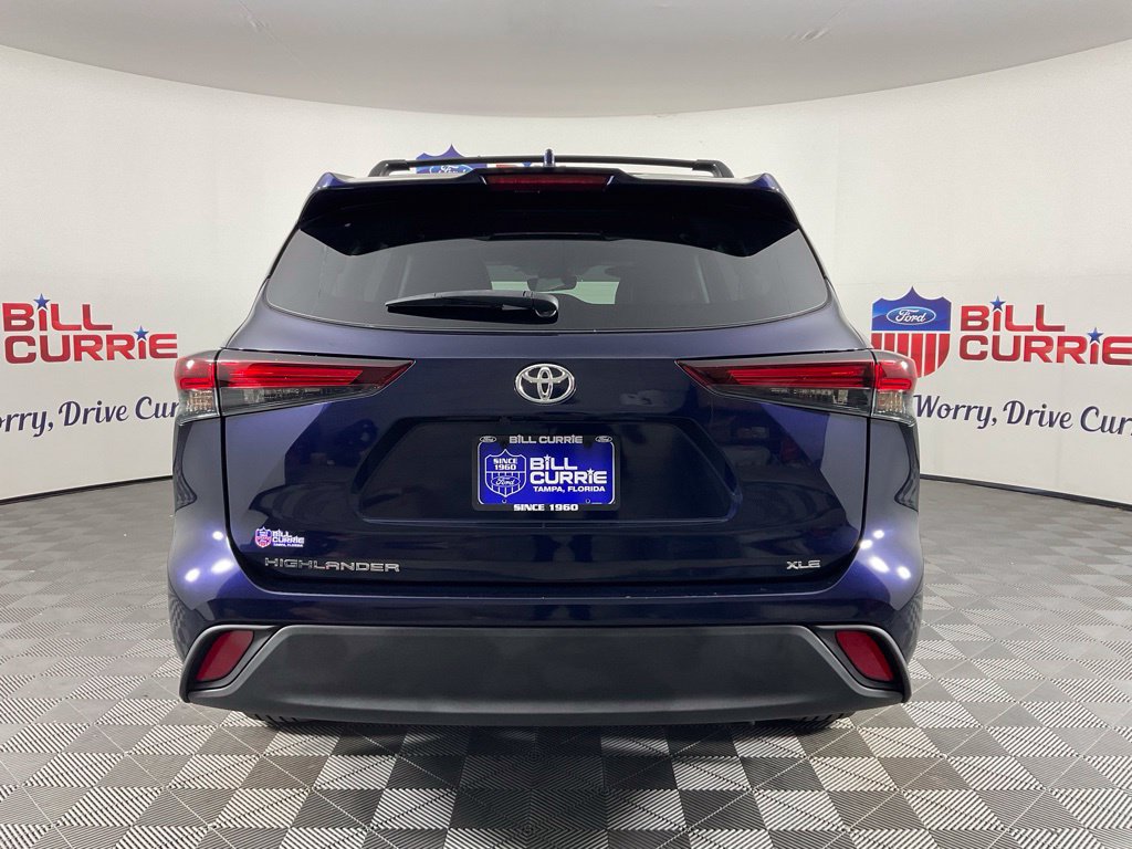 Used 2025 Toyota Highlander XLE FWD image 4