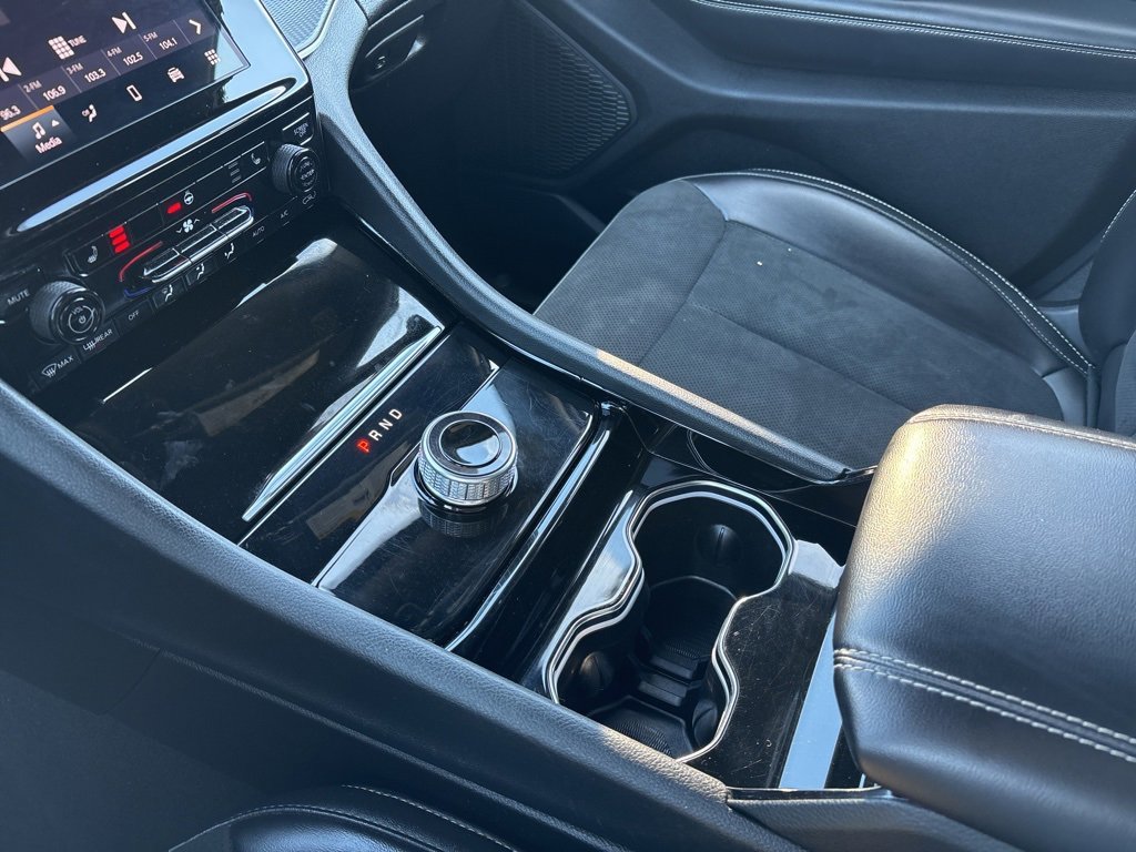 Used 2023 Jeep Grand Cherokee L Laredo image 15