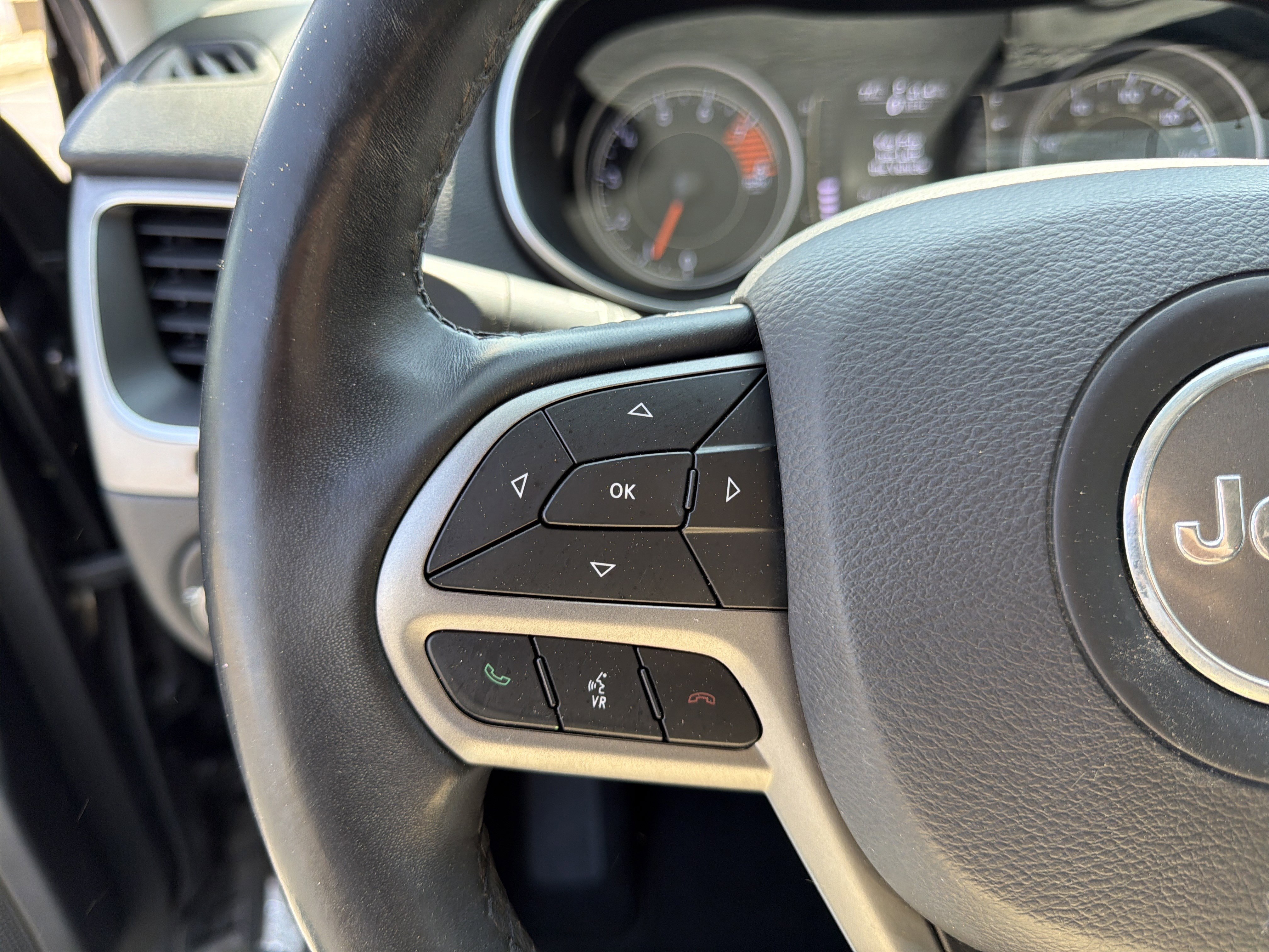 Used 2019 Jeep Cherokee Latitude Plus image 24
