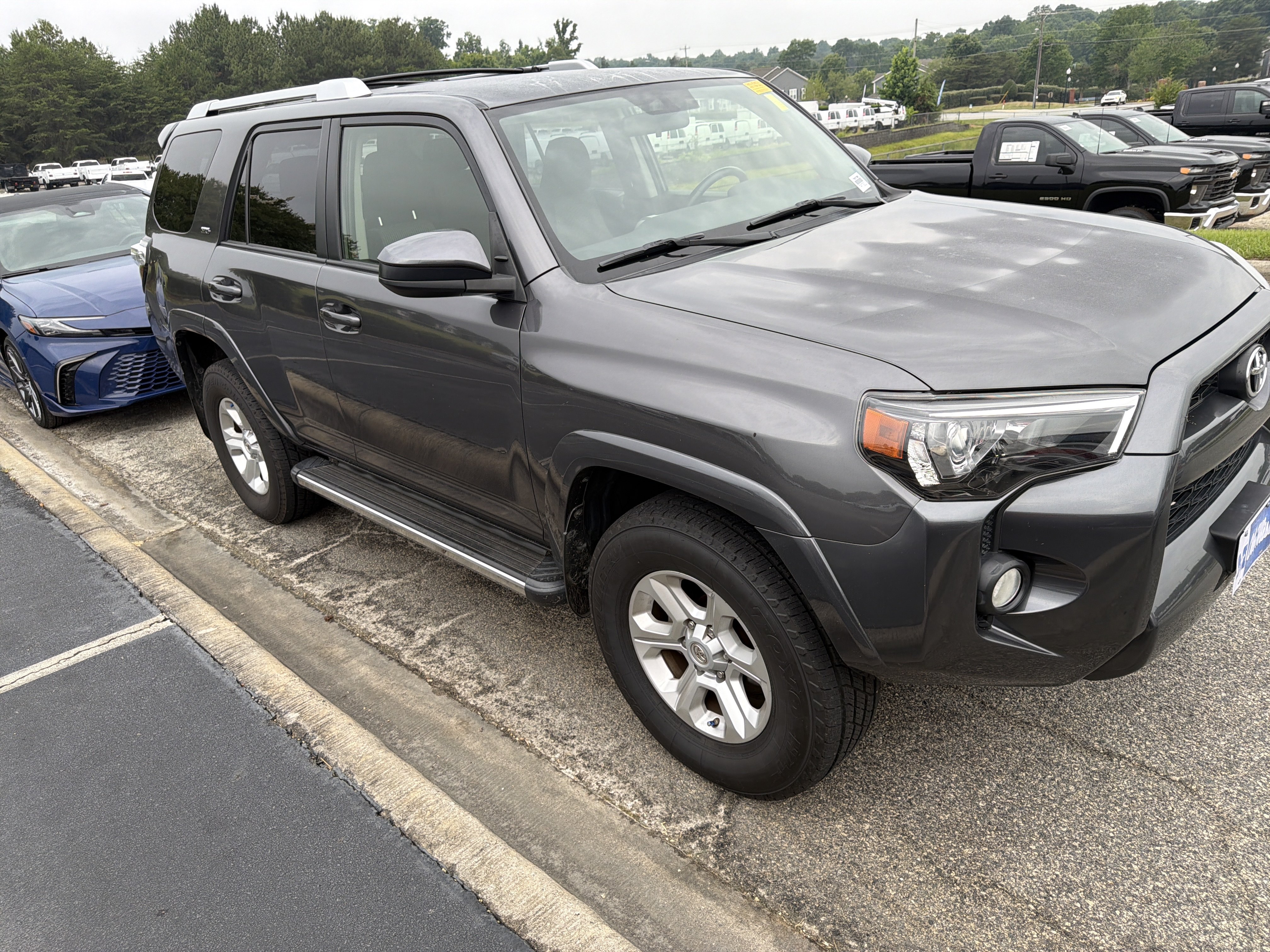 Used 2016 Toyota 4Runner SR5 AWD/4WD image 2