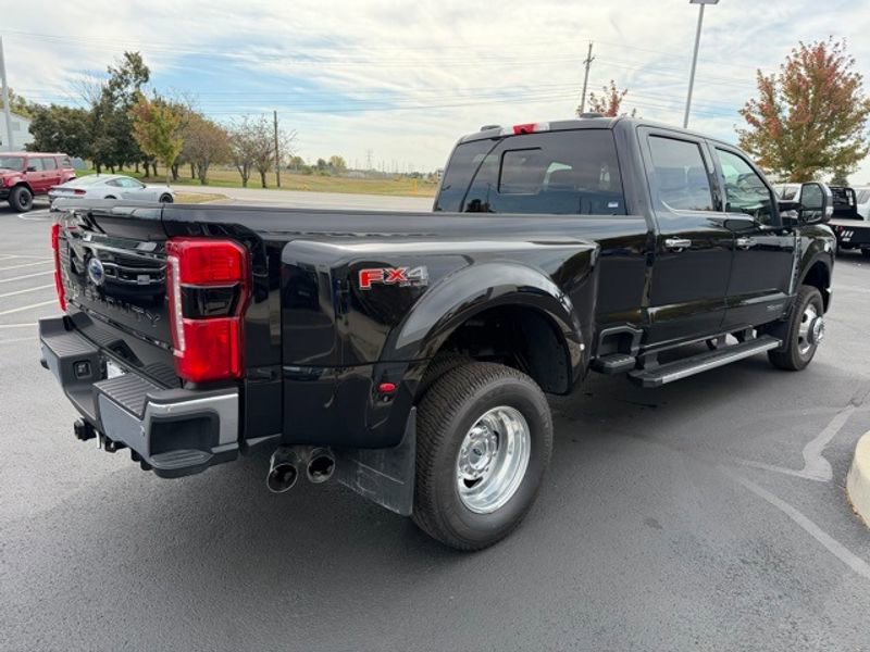 Used 2024 Ford F350 Lariat w/ Chrome Package image 6