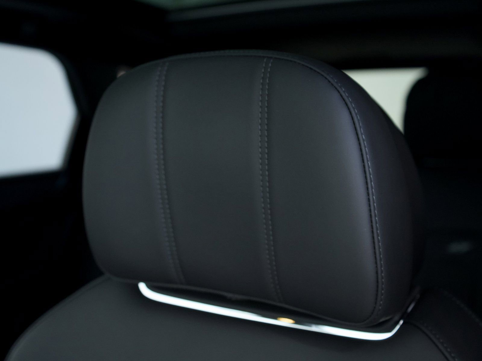 Certified 2025 Bentley Bentayga image 17