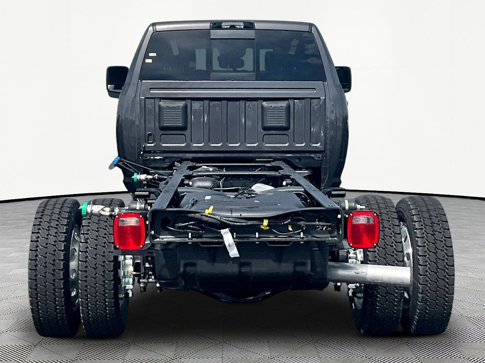 New 2026 RAM 4500 4x4 Crew Cab DRW w/ Laramie Trim Package image 4