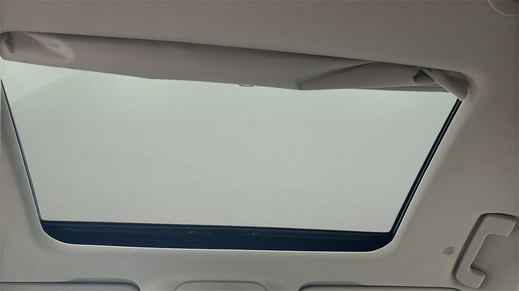 Used 2023 Buick Enclave Avenir image 15