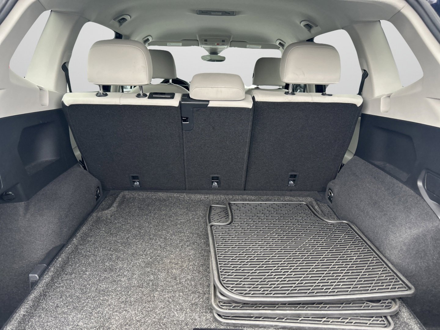 Used 2022 Volkswagen Tiguan SE AWD/4WD image 17