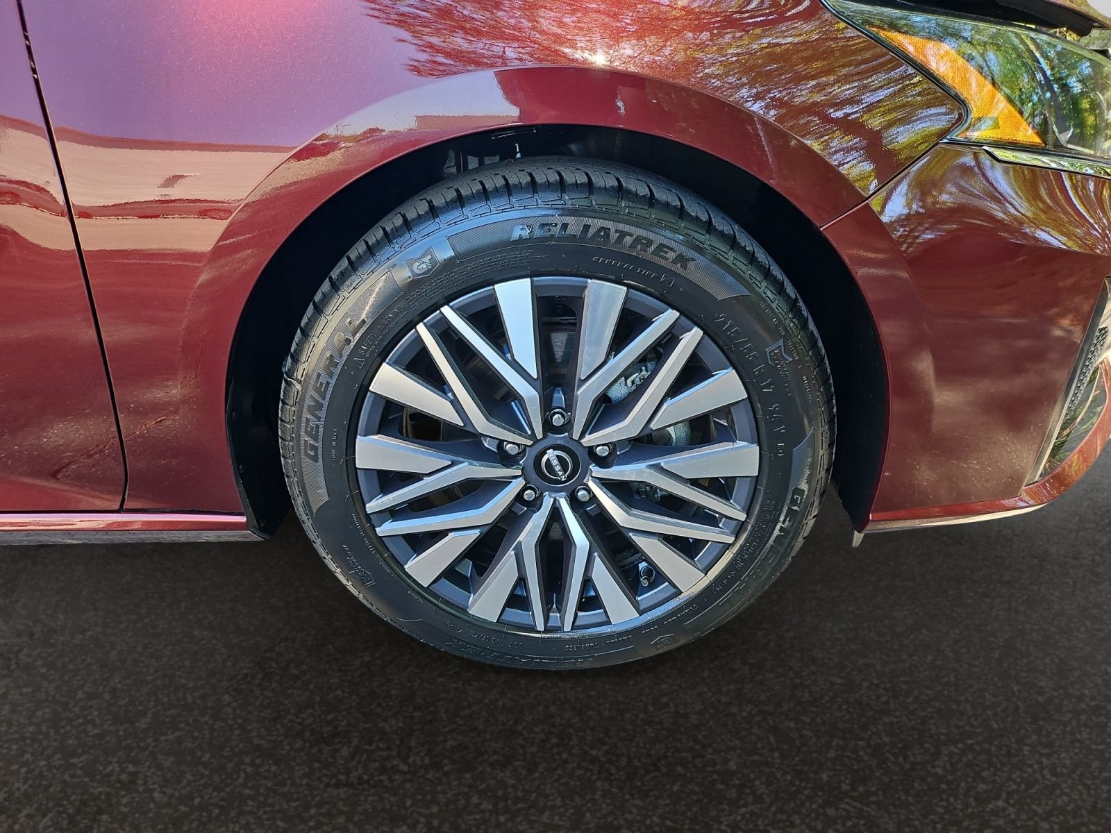 Used 2025 Nissan Altima 2.5 SV FWD image 35