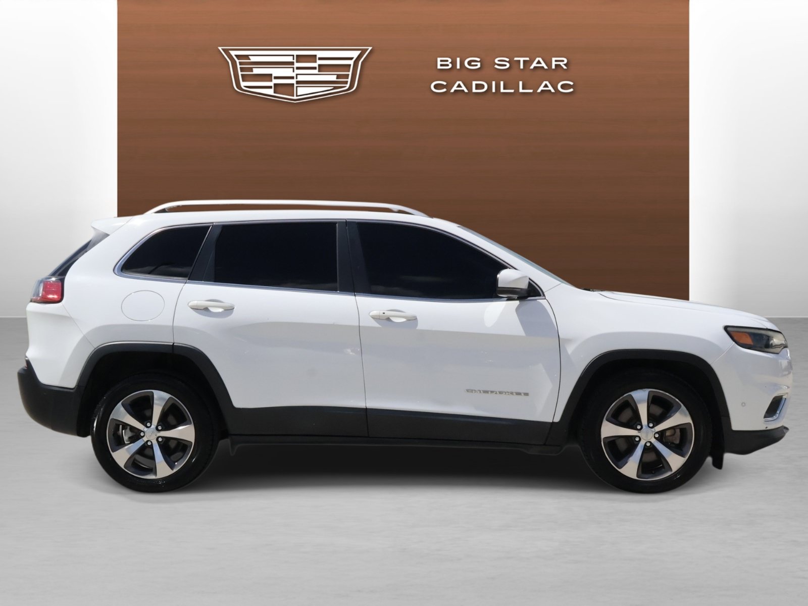 Used 2019 Jeep Cherokee Limited w/ Technology Group FWD image 6