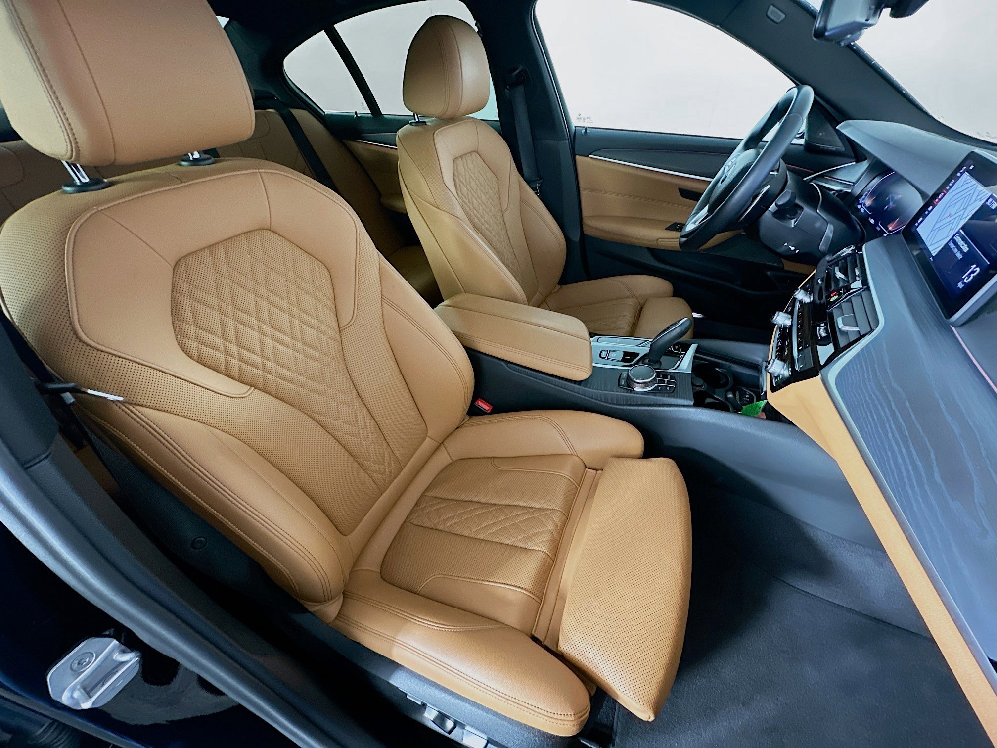 Used 2023 BMW 530i w/ Premium Package RWD image 34
