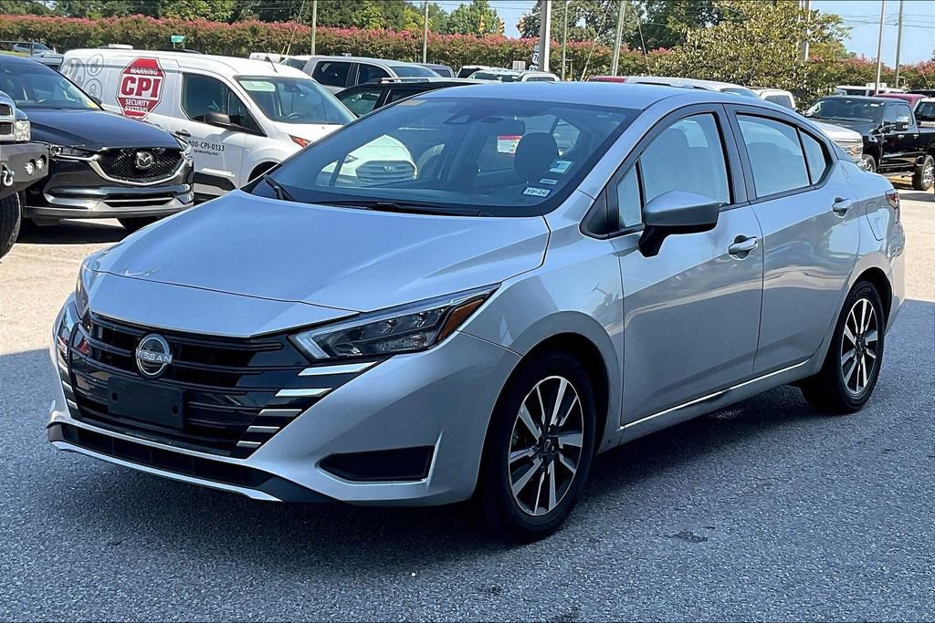 Used 2025 Nissan Versa SV FWD image 3