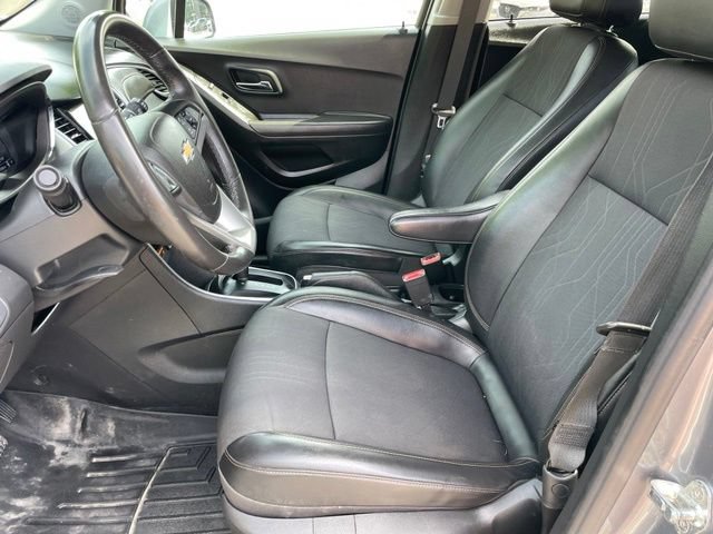 Used 2019 Chevrolet Trax LT w/ LT Convenience Package AWD/4WD image 6