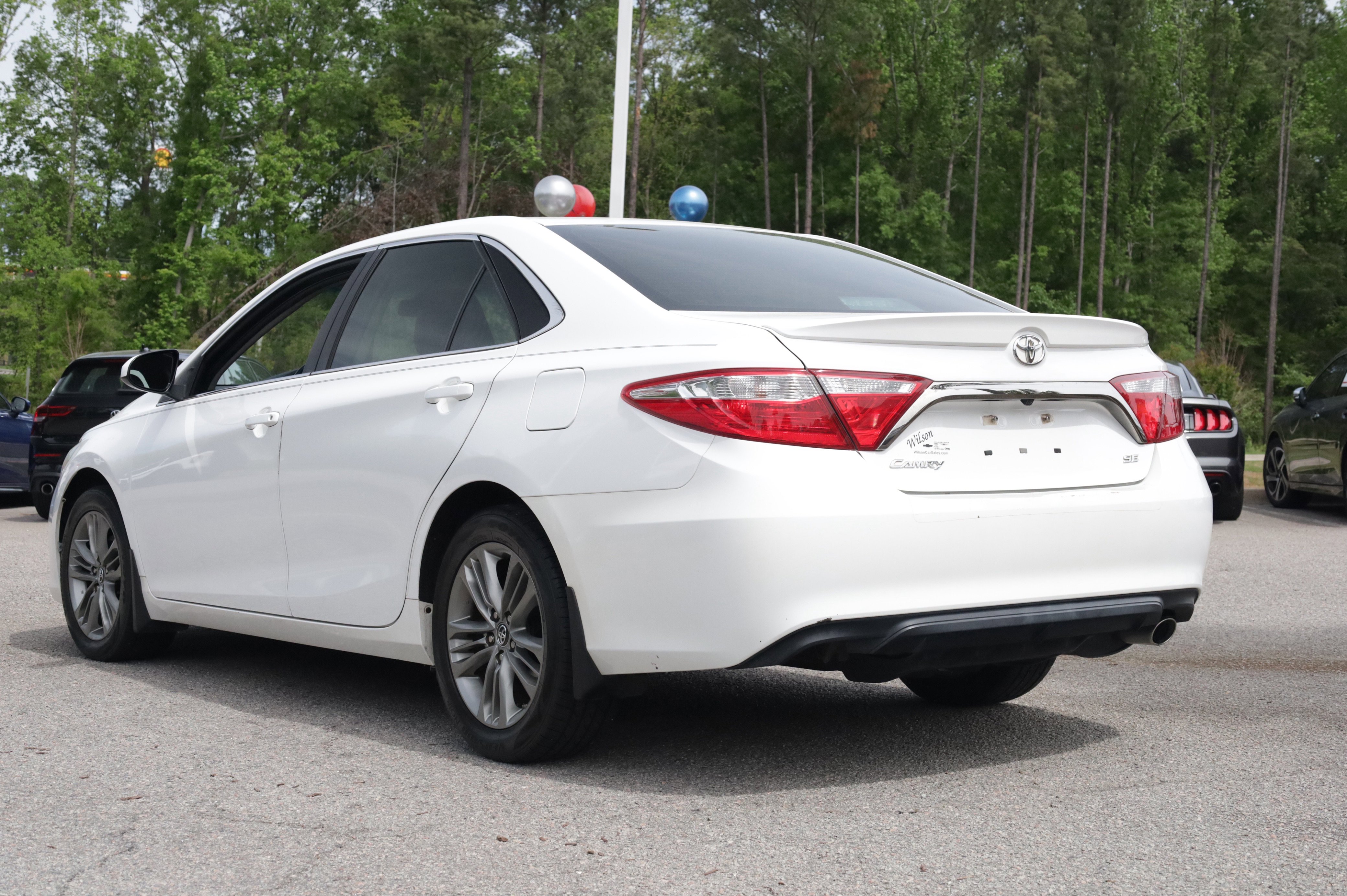 Used 2017 Toyota Camry SE FWD image 3