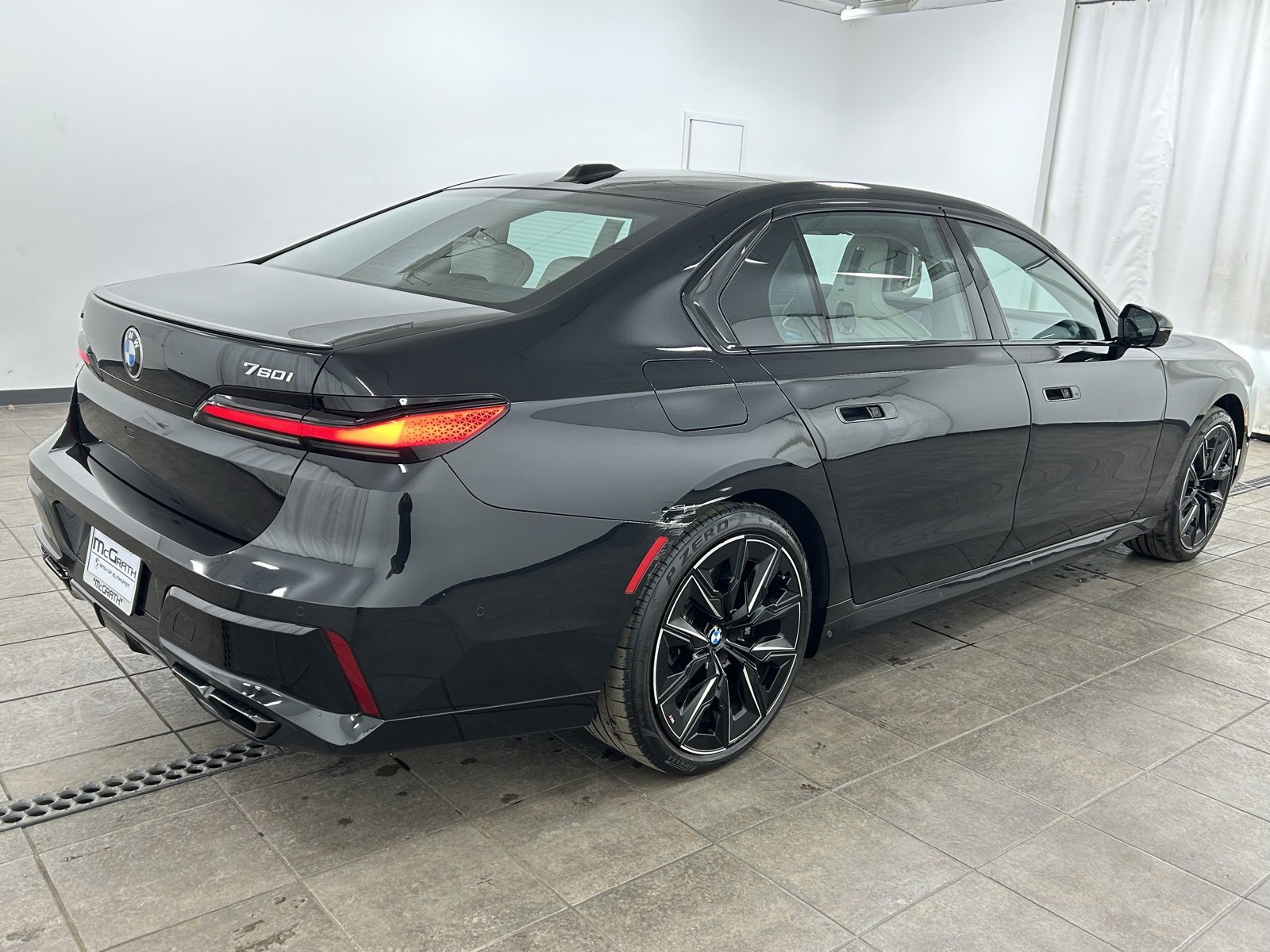 Used 2023 BMW 760i xDrive image 5