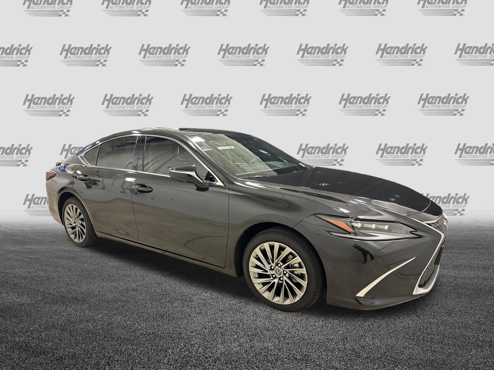 Used 2025 Lexus ES 350 Ultra Luxury FWD image 2